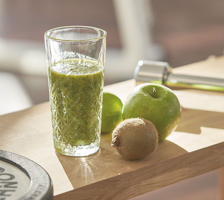 Gesunder Smoothie und Obst für fitnessbegeisterte Gäste des Sporthotel Grafenwald