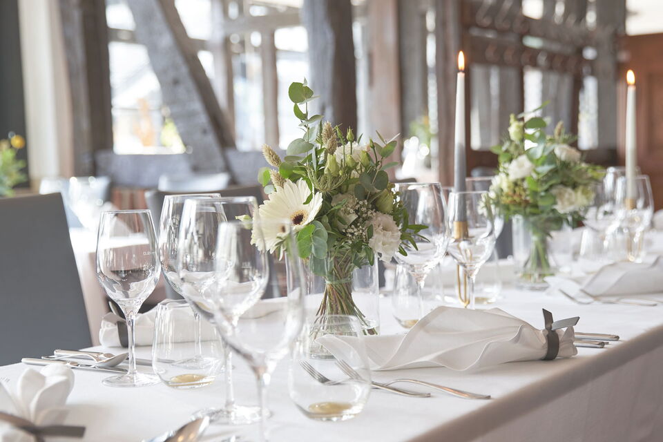 Festlich gedeckter Tisch im Restaurant Grafenwald